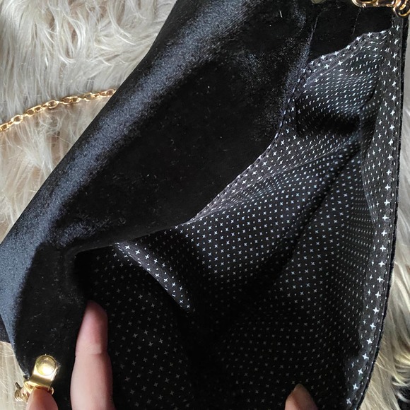 SOLD 🛒 Embroidered Velvet Purse - Picture 4 of 9